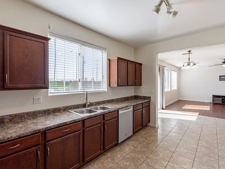 7416 S 27th Pl — Photo 12