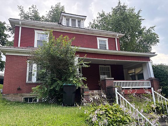 2nd image of 805 E Mahoning St