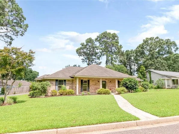 1215 Richmond Ct, Mobile, AL 36695