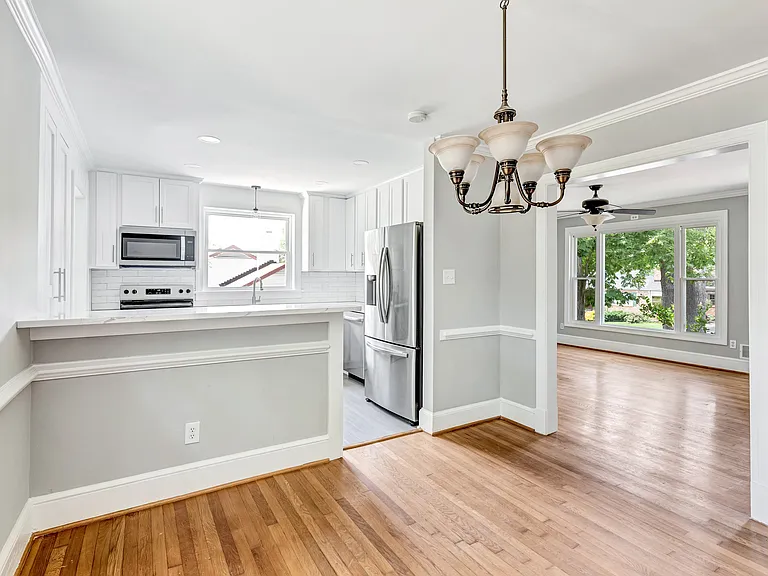 8807 Turnbull Ave — Photo 2