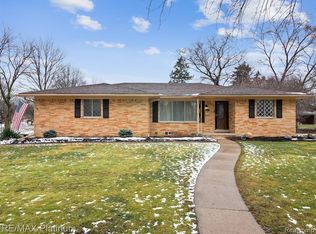 27645 California Dr SW, Southfield, MI 48076
