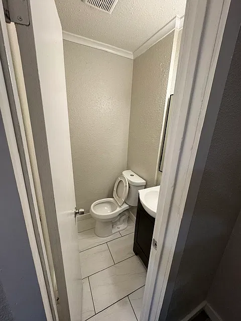 2 bed, 1.5 bath, 1050 sqft, $1,050 — Photo 3
