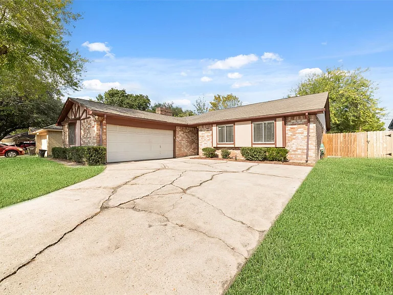 10522 Northview Dr — Photo 2