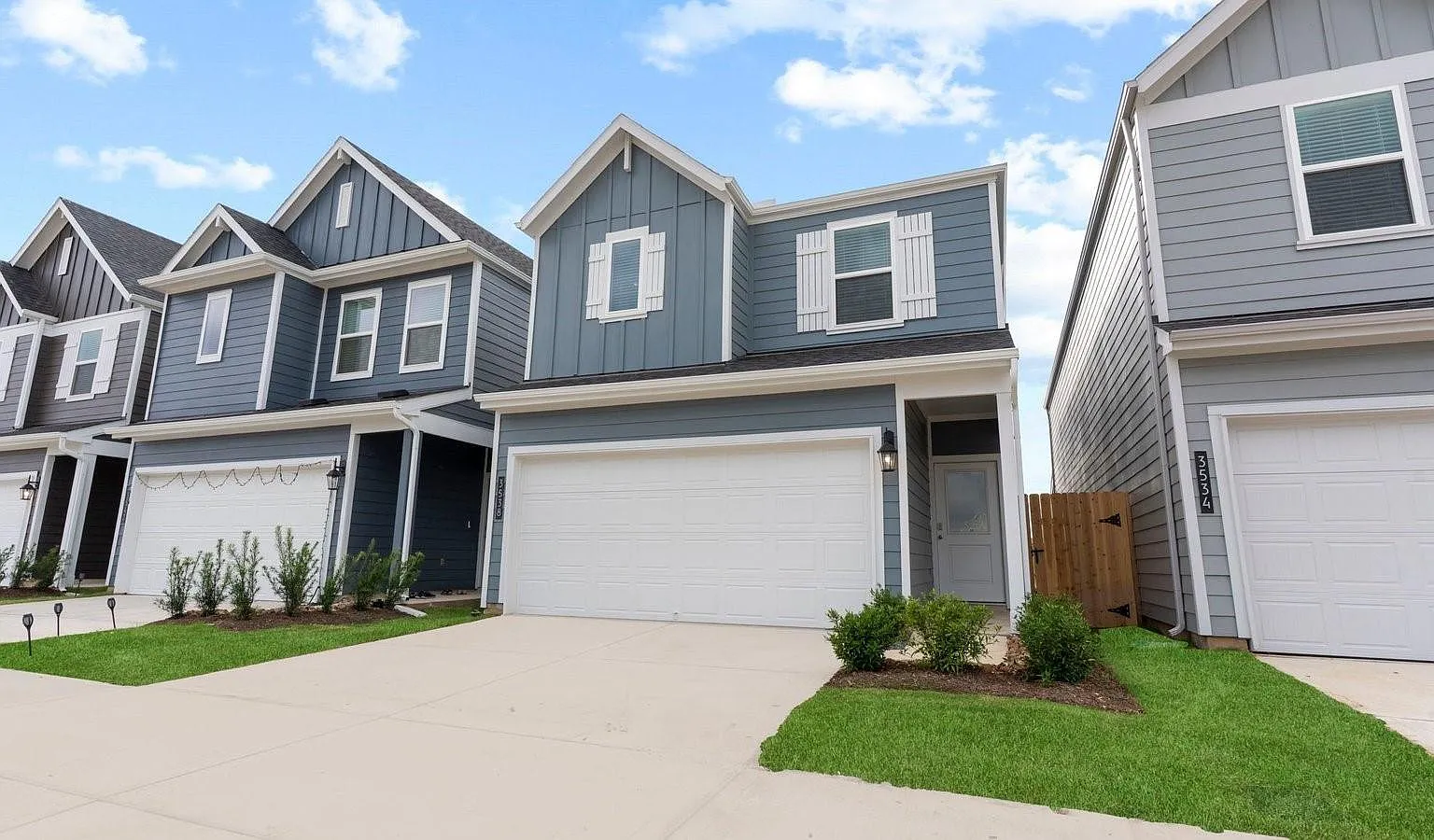 4 bed, 2.5 bath, 2054 sqft, $2,395 — Photo 2