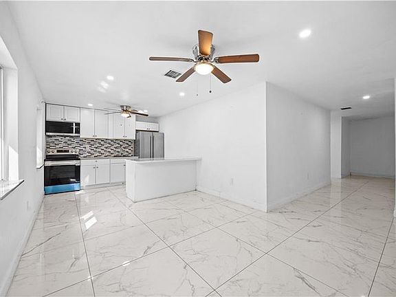 5th image of 1525 NE 160th St