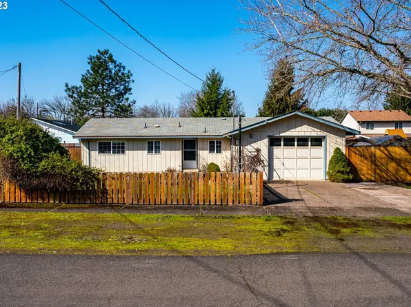 905 Ash St, Brownsville, OR 97327