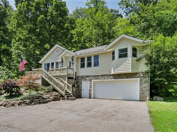 15060 Stillwater Dr, Novelty, OH 44072