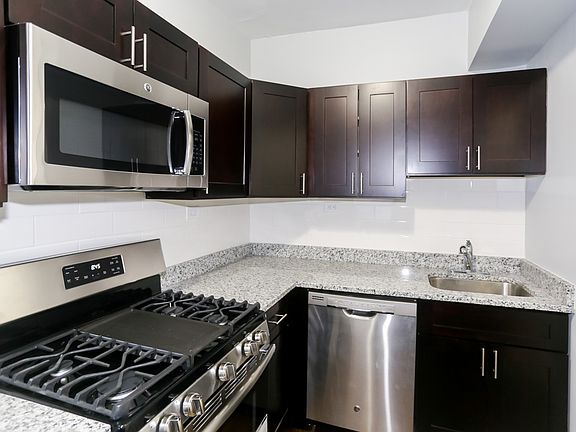 4th image of 1114 W Glenlake Ave #2