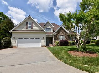 90 Woodbriar Rd, Winston Salem, NC 27106