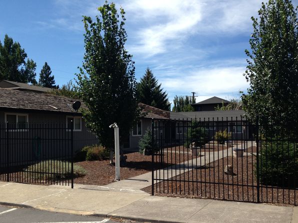 1727 NW Wall St APT 4