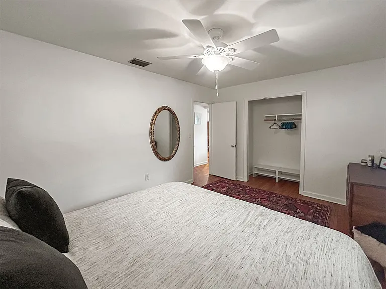 1021 Iroquois St — Photo 12