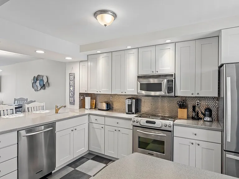 1480 Ocean Dr #5E — Photo 12