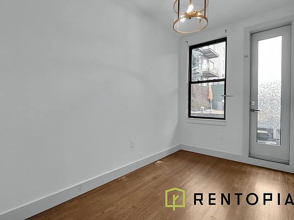 3rd image of 376 Graham Ave APT 1L