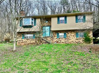 2644 3rd Ave, Nitro, WV 25143