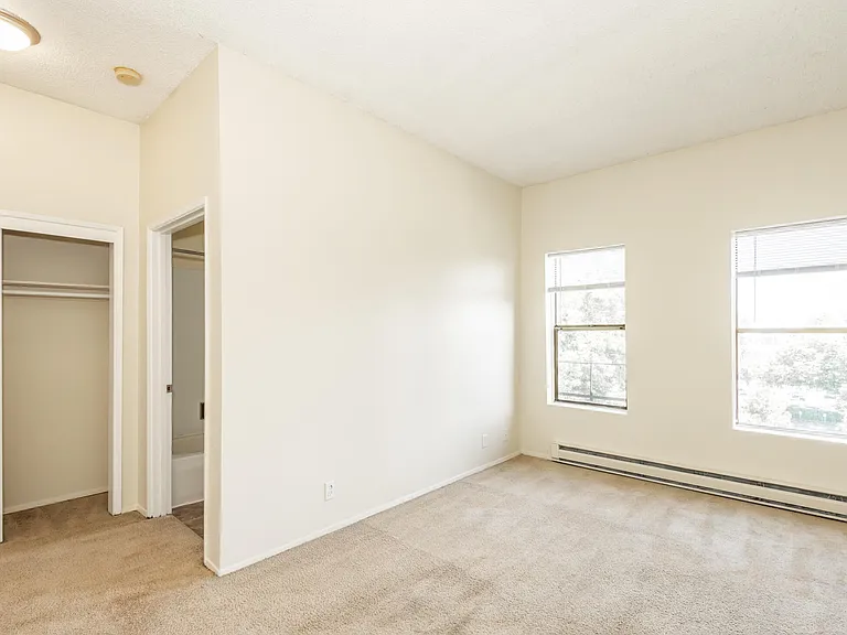 Grandview Apartments — Photo 28