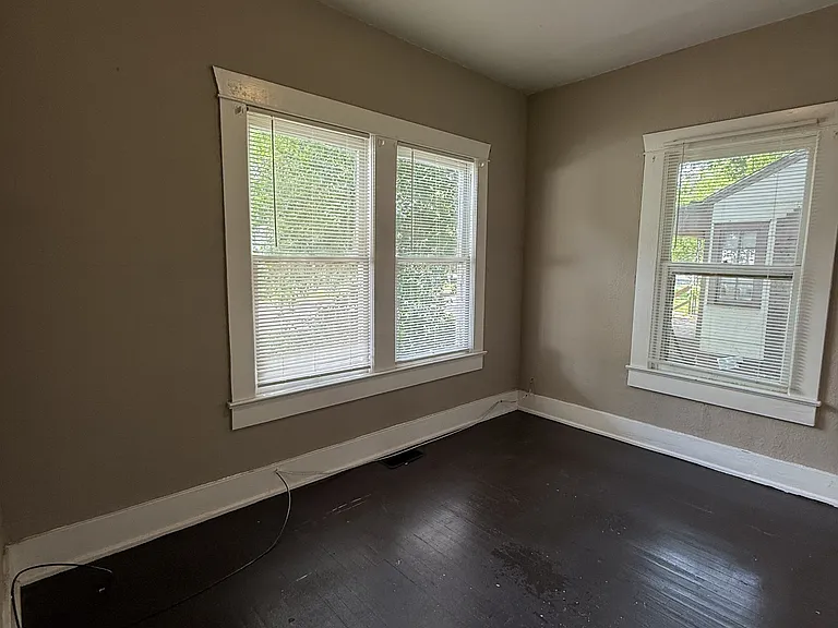 5220 Court Q — Photo 8
