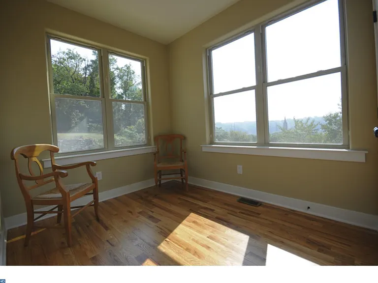 242 Krams Ave — Photo 6