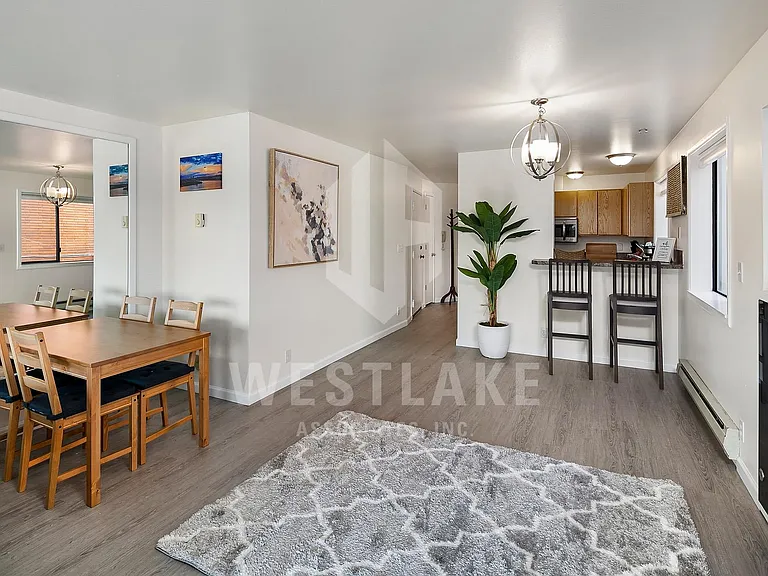 2546 Dexter Ave N #302 — Photo 4