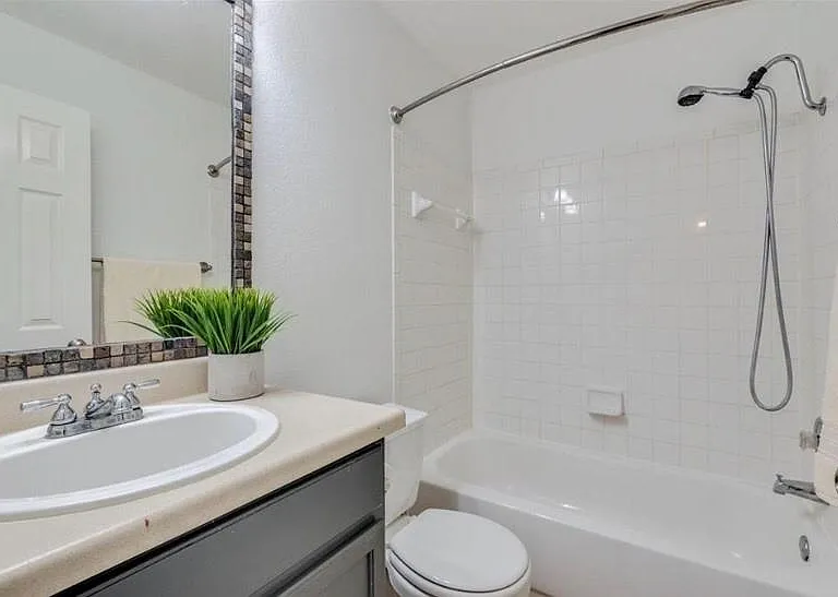 158 Hogan — Photo 22