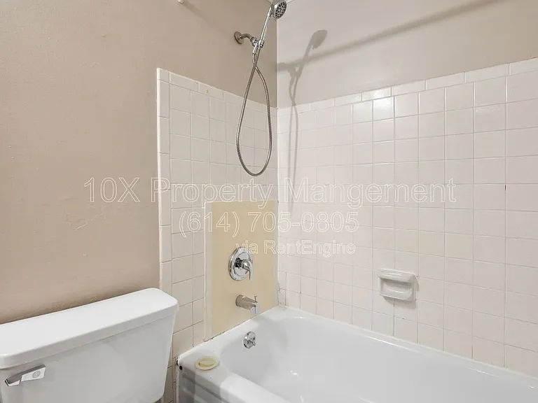 2523 Burgandy Ln — Photo 16