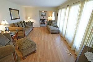 4th image of 15 Knollwood Pl