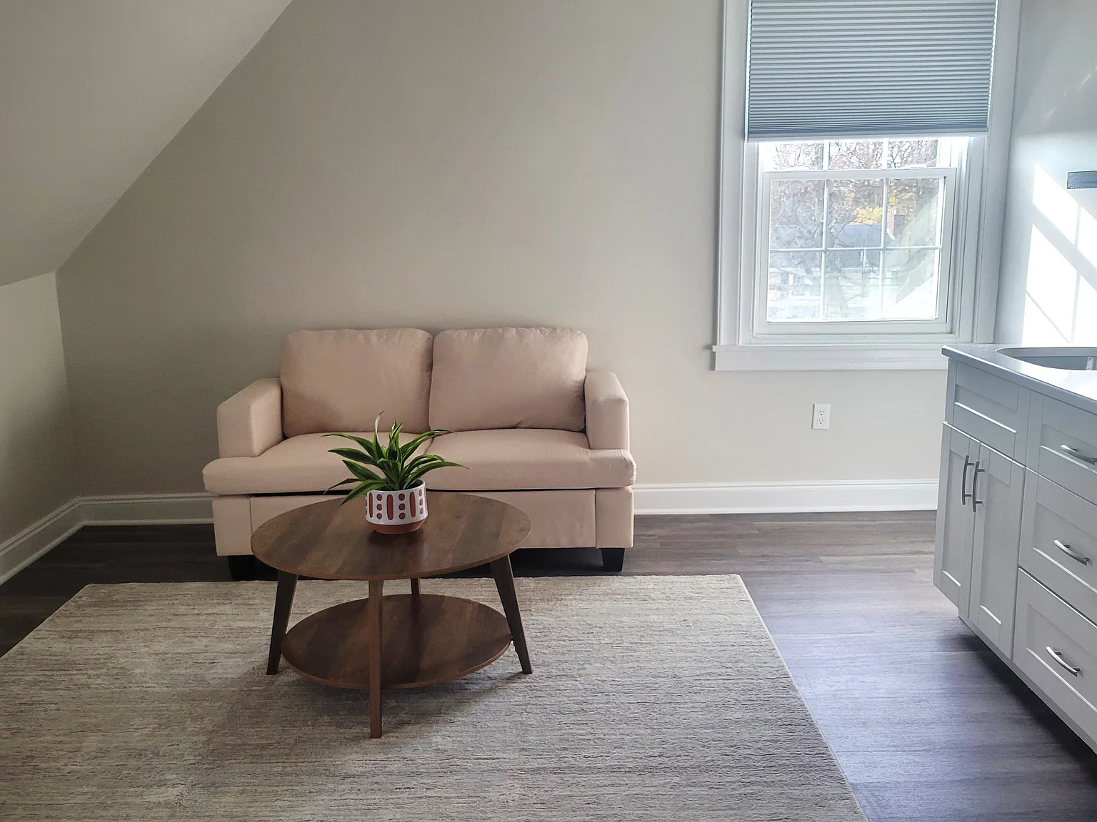 100 N Fairfield Rd — Photo 2