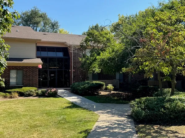 33601 N Royal Oak Ln APT 207, Grayslake, IL 60030
