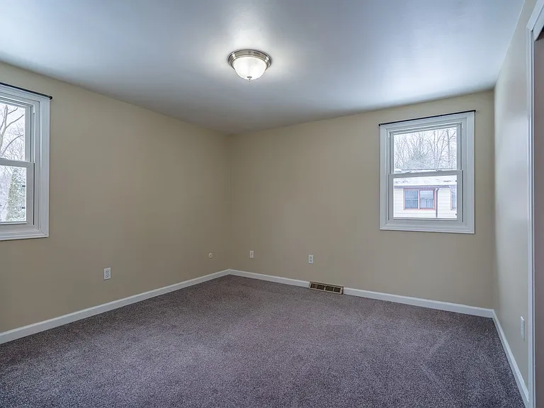 64 Acacia Dr — Photo 4