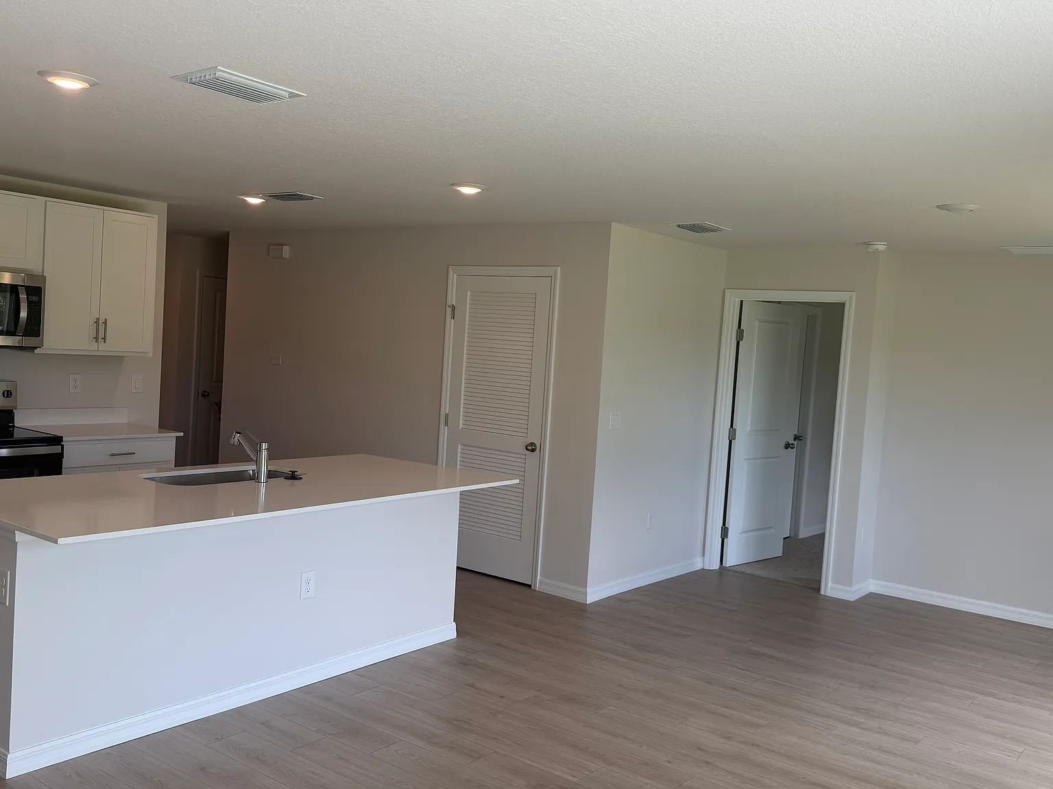 4 bed, 1498 sqft, $3,200 — Photo 4