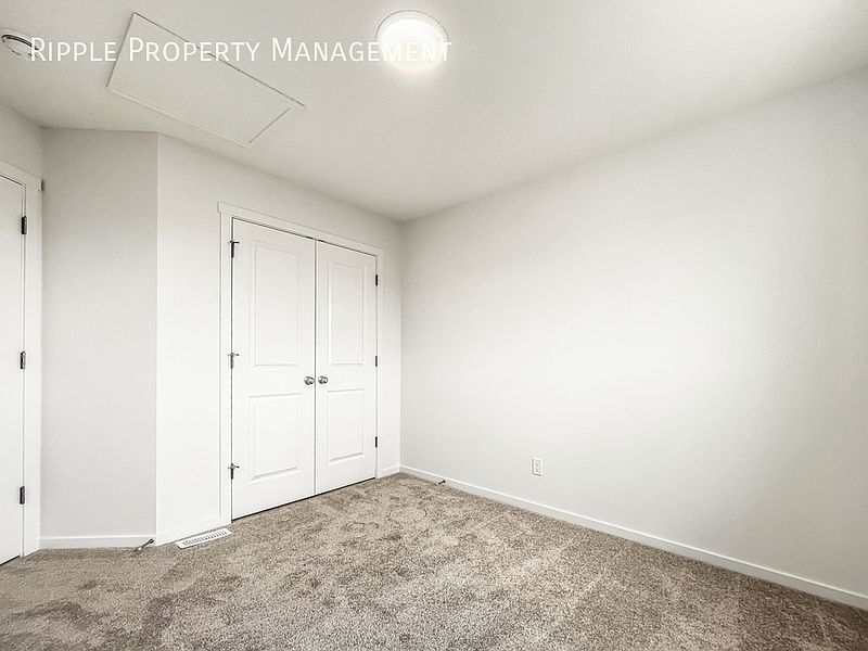 Edmonton Apartment for rent - 3 Bedrooms — photo 9