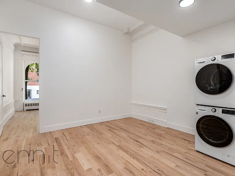 123 8th Ave #1F — Photo 3