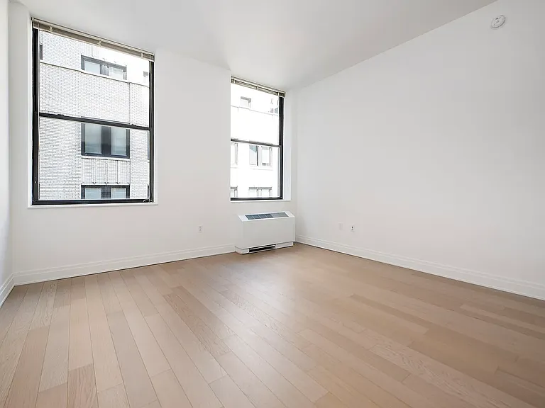 70 Pine St #902 — Photo 2
