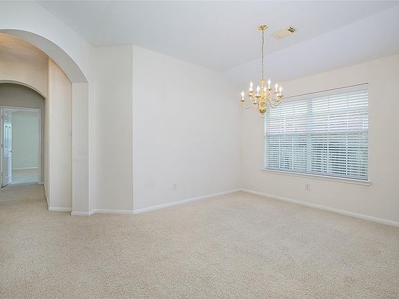 5th image of 2034 Bluffton Ln