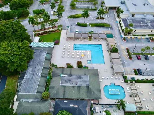 1102 Bahama Bnd APT C1, Pompano Beach, FL 33066