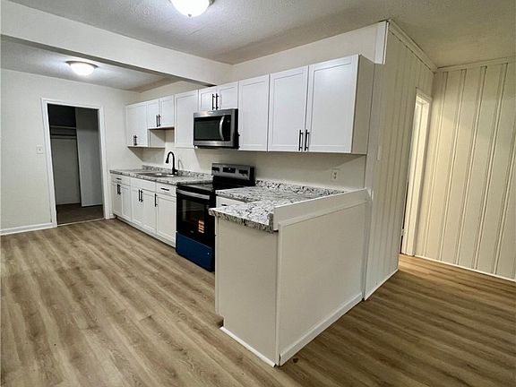 5th image of 1005 S Pine St