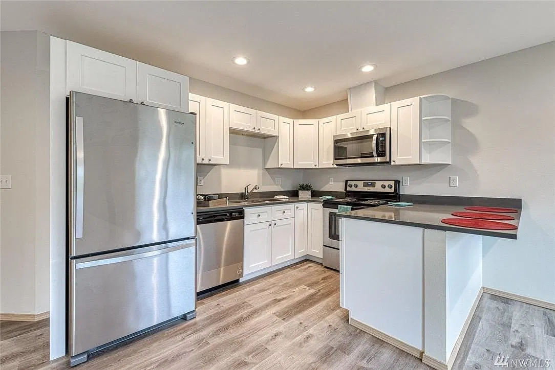 4 bed, 2.5 bath, 1467 sqft, $2,650 — Photo 3