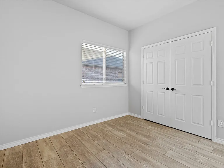 504 Teal Ln — Photo 13