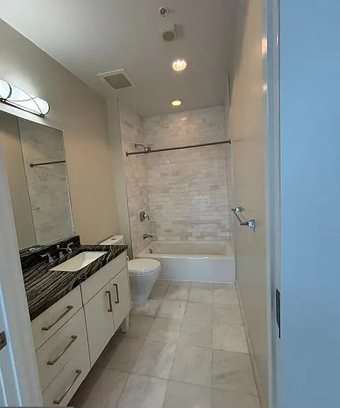 7171 Woodmont Ave #806 — Photo 18