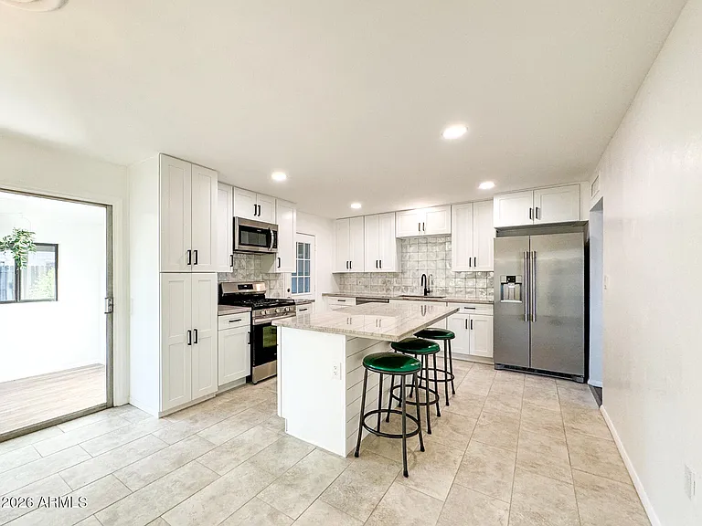 1050 W Romo Jones St — Photo 3
