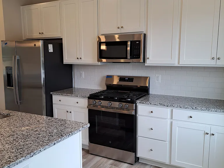 8737 Whitman Dr — Photo 8