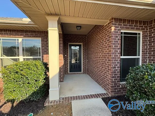 4 bed, 2.0 bath, 2253 sqft, $1,995 — Photo 3