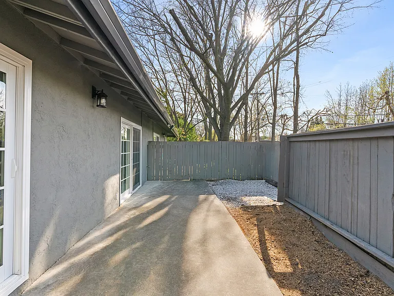 Sycamore Green Apartments — Photo 23
