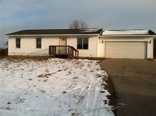6833 Dale Ct, Fennville, MI