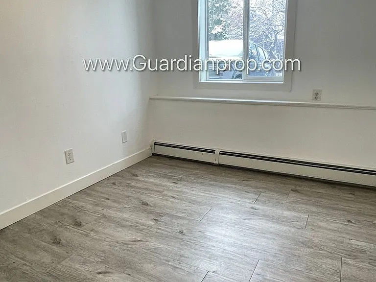 735 Tyler St NE #4 — Photo 13