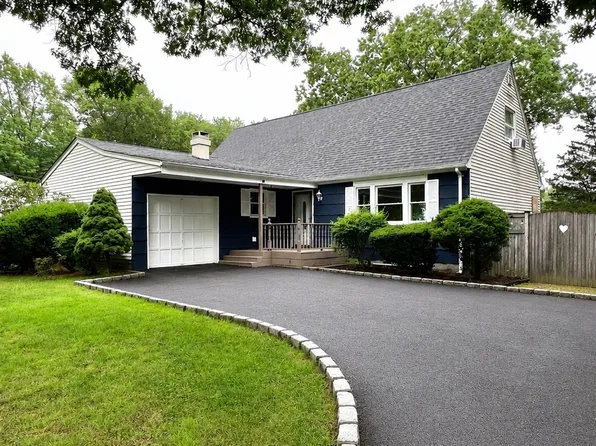 (undisclosed Address), Central Islip, NY 11722