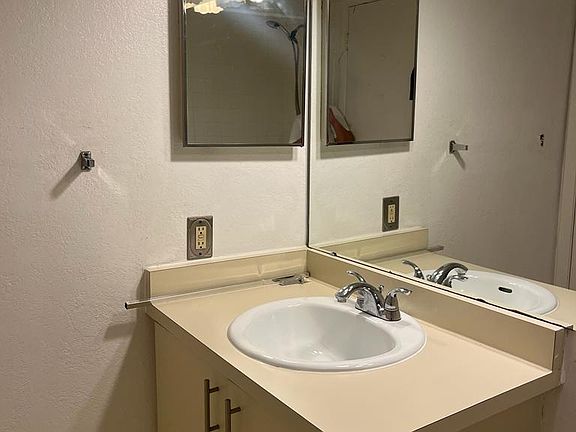5th image of 360 Lake Ontario Ct Unit 302