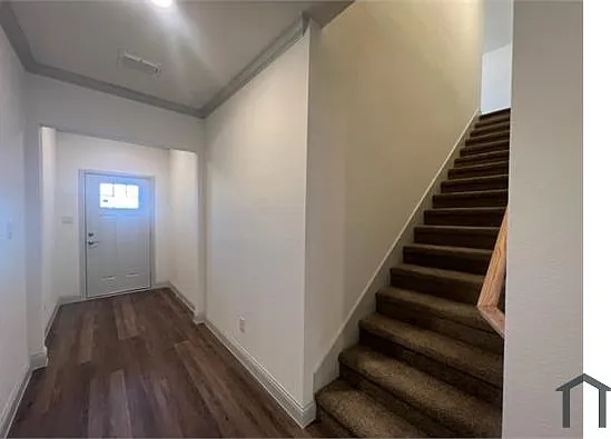 5 bed, 2977 sqft, $3,750 — Photo 3