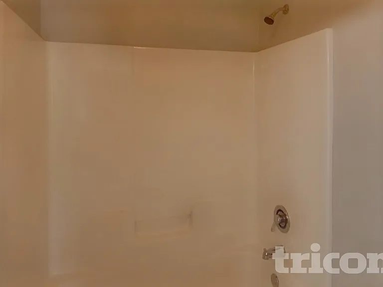 552 Howell Dr — Photo 17