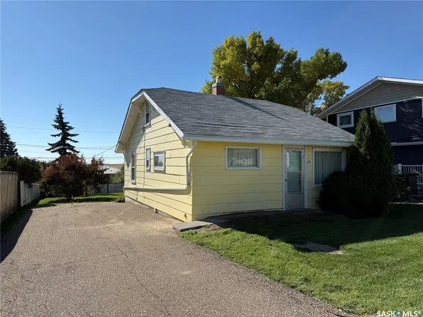 206 6th Avenue SW, Eston, SK S0L 1A0