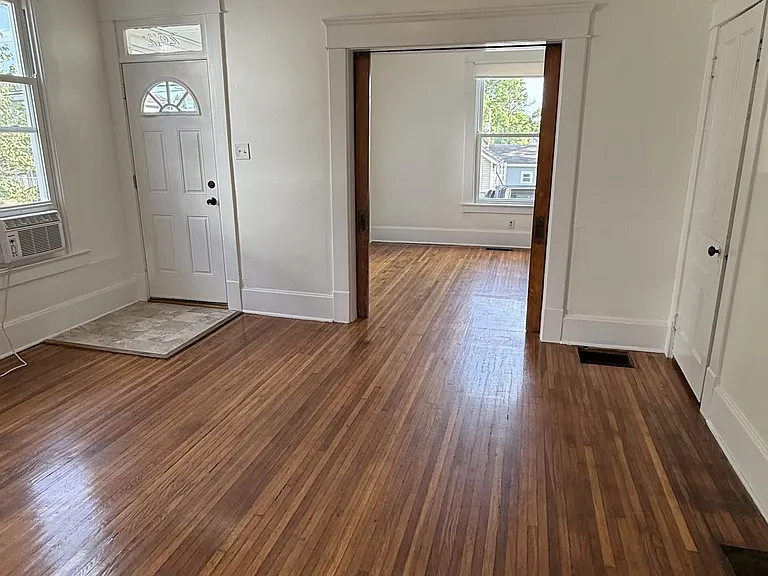 242 Hoover St — Photo 13